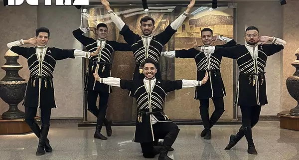 گروه رقص مردانه